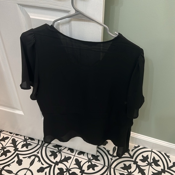 Banana Republic Sheer top - Picture 5 of 5